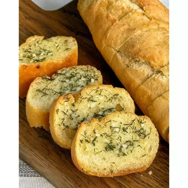 Багет чесночный белый